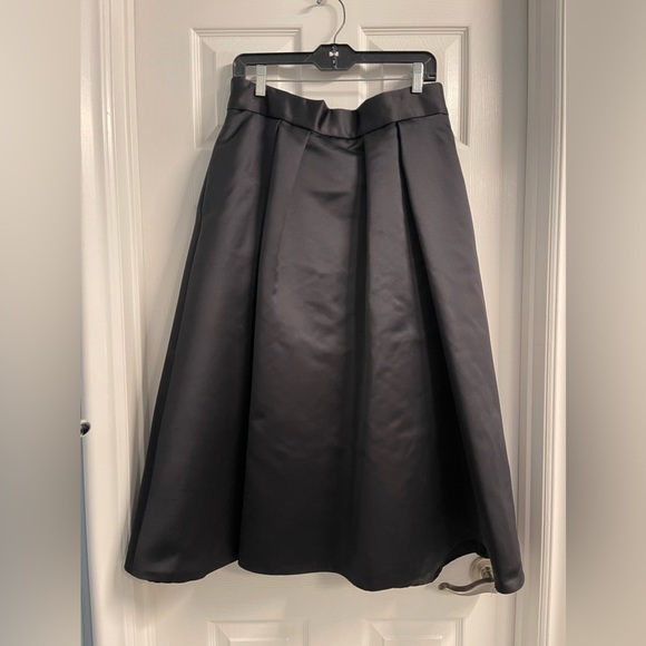 Coast Meslita structured black satin fit flared midi occasion skirt size 12 - Picture 2 of 7